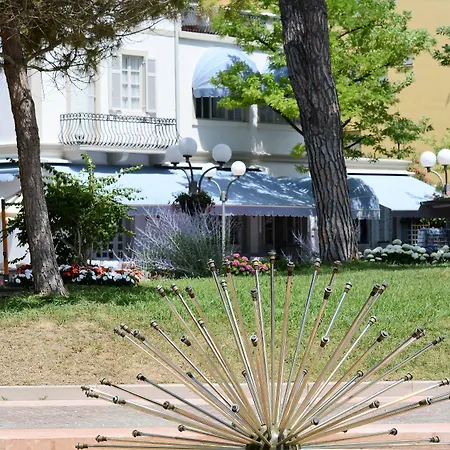 埃里卡别墅酒店 4* 格拉多