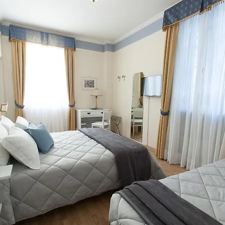 埃里卡别墅酒店 4* 格拉多