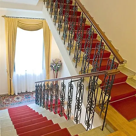 埃里卡别墅酒店 4* 格拉多